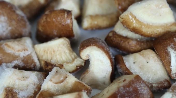 Sinocharm Prix de gros Champignons surgel&eacute;s haut de gamme Qualit&eacute; 1/4 Coupe IQF Shiitake surgel&eacute; avec BRC a De la Chine 1