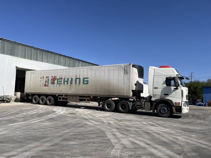 Framboises fra&icirc;ches congel&eacute;es de haute qualit&eacute;, s&eacute;lectionn&eacute;es pour leur go&ucirc;t sucr&eacute;, pour les jus, les desserts, les milkshakes. 13