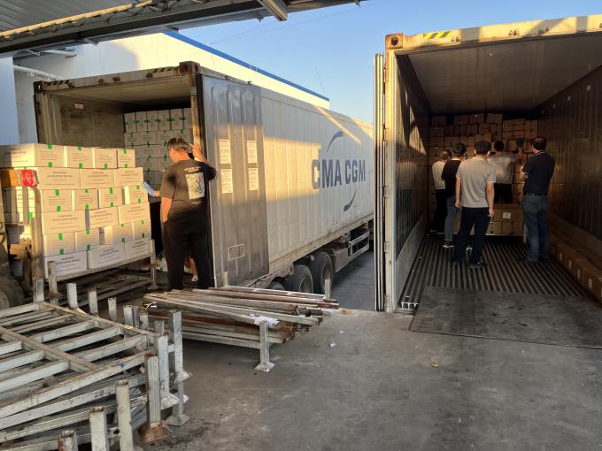 Framboises fra&icirc;ches congel&eacute;es de haute qualit&eacute;, s&eacute;lectionn&eacute;es pour leur go&ucirc;t sucr&eacute;, pour les jus, les desserts, les milkshakes. 15