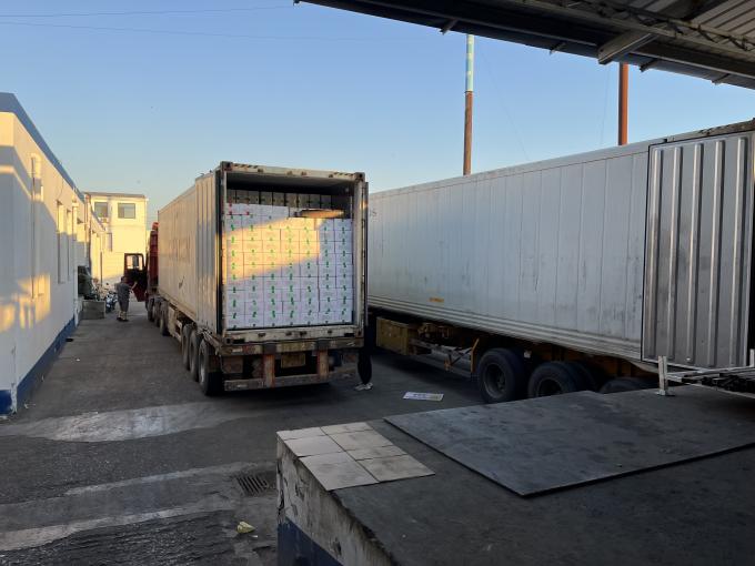 Framboises fra&icirc;ches congel&eacute;es de haute qualit&eacute;, s&eacute;lectionn&eacute;es pour leur go&ucirc;t sucr&eacute;, pour les jus, les desserts, les milkshakes. 16